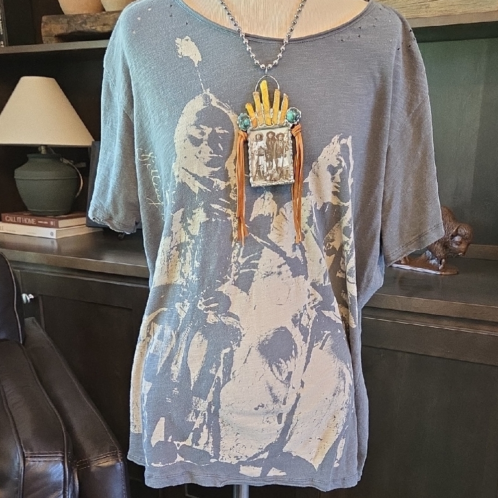 Magnolia Pearl Sitting Bull Charcoal Graphic Tee - Picture 2 of 8
